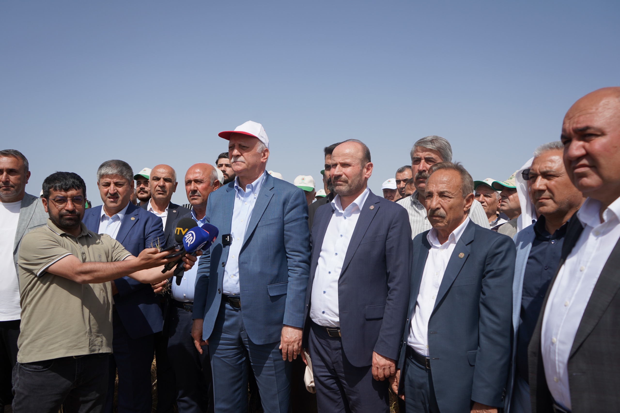 Tzob Başkanı Bayraktar, Diyarbakır’da Kuraklıktan Etkilenen Tarlaları Inceledi (8)