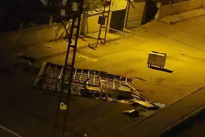 Van’da Gece Boyunca Etkili Olan Fırtına Maddi Hasara Neden Oldu (1)