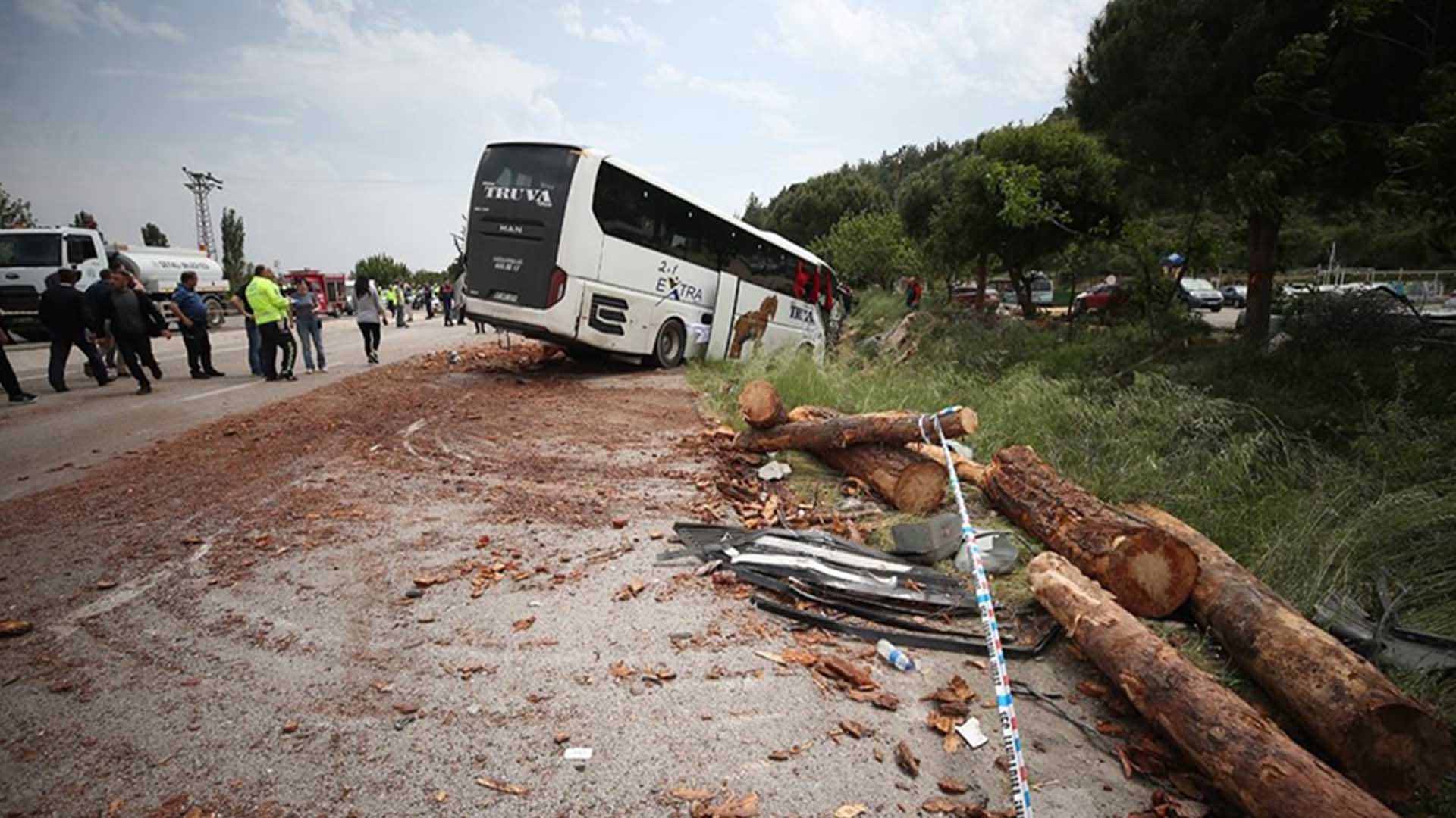 Zi̇nci̇rleme Kazada 8 Ki̇şi̇ Öldü 1