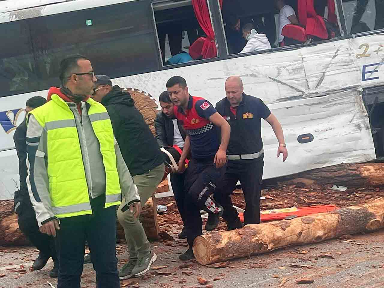 Zi̇nci̇rleme Kazada 8 Ki̇şi̇ Öldü 4