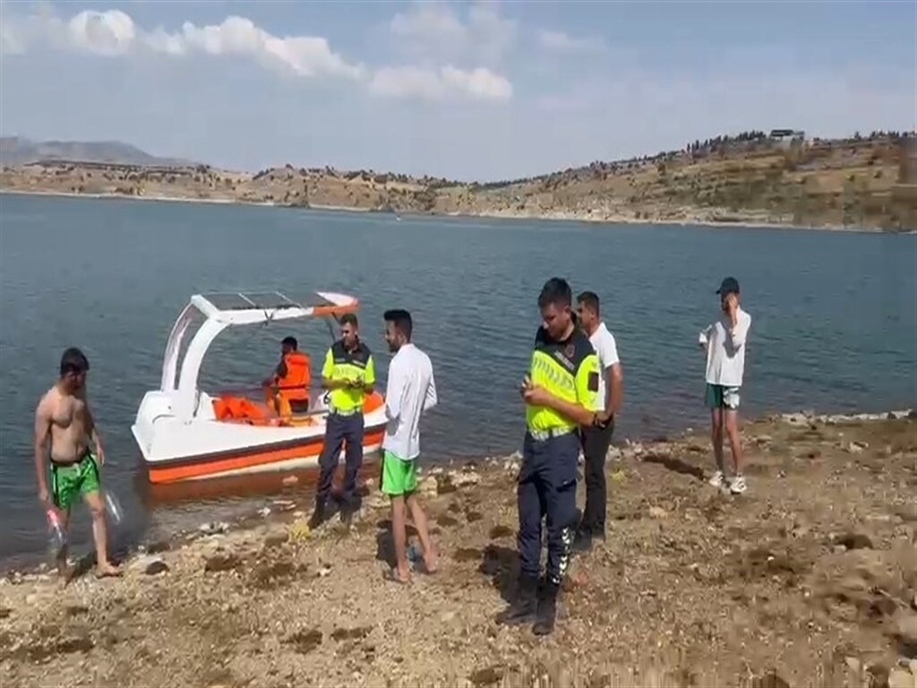 Barajda Korkutan Şüphe İnsan Sanılan Cisim Duba Çıkt (1)