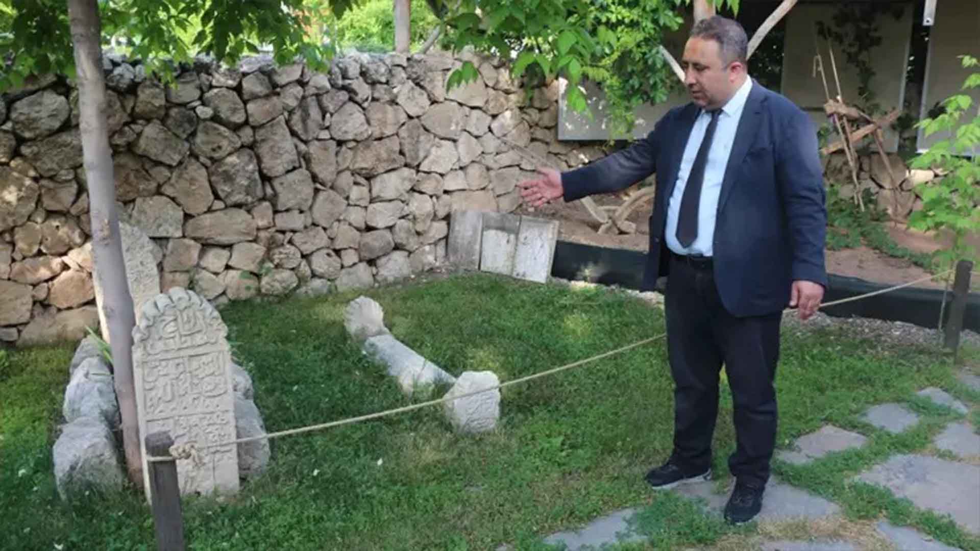 Batman'da Şarampole Yuvarlanan Otomobilde 5 Kişi Öldü 3