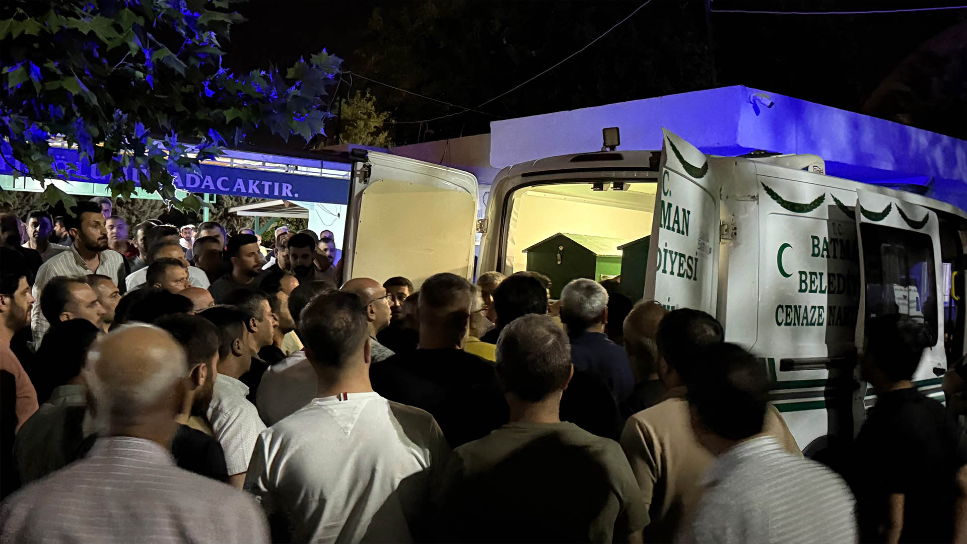 Batman’daki Kazada Hayatını Kaybeden Fesih Barut Diyarbakır’da Son Yolculuğuna Uğurlandı (2)