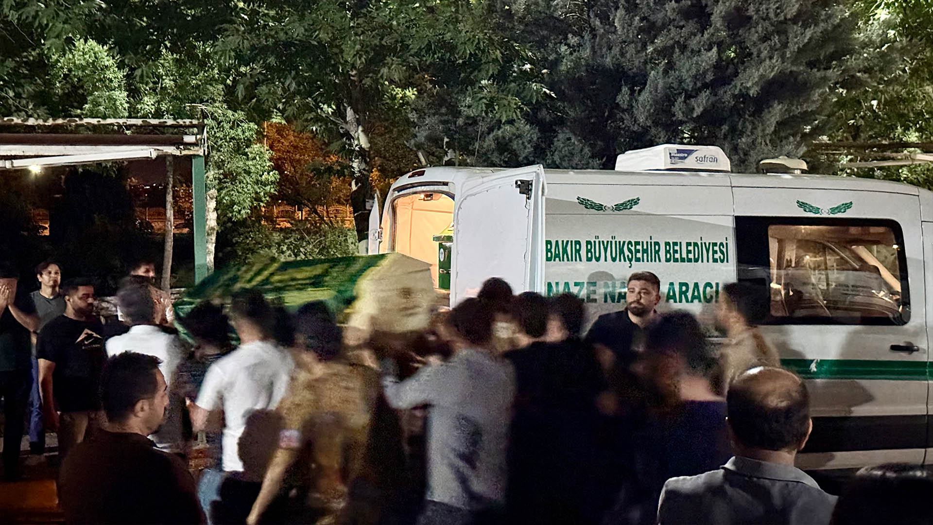 Batman’daki Kazada Hayatını Kaybeden Fesih Barut Diyarbakır’da Son Yolculuğuna Uğurlandı (3)