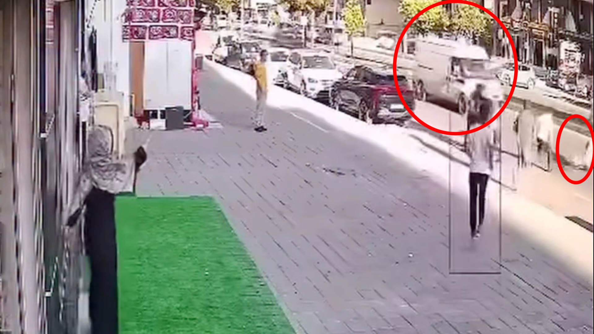 Bıçaklı Kavgadan Kaçarken Minibüsün Altında Kalıp Öldü; Olay Anı Kamerada2