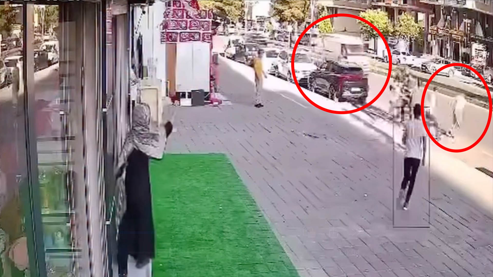 Bıçaklı Kavgadan Kaçarken Minibüsün Altında Kalıp Öldü; Olay Anı Kamerada3
