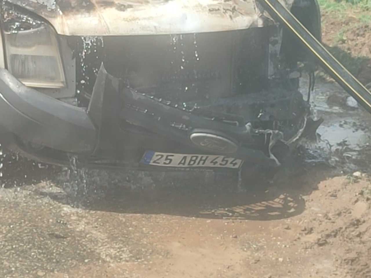 Bismil’de Seyir Halindeki Kamyonet Alev Alev Yandı 2