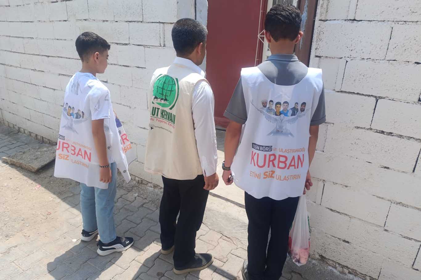 Bismil’de Yüzlerce Aileye Kurban Eti Ulaştırıldı 1