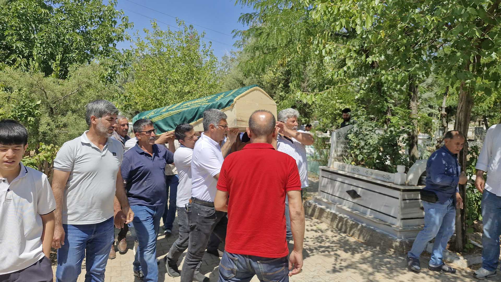 Diyarbakır’da 3 Kız Kardeş, Aynı Hastalıktan Dolayı Yaşamını Yitirdi 1