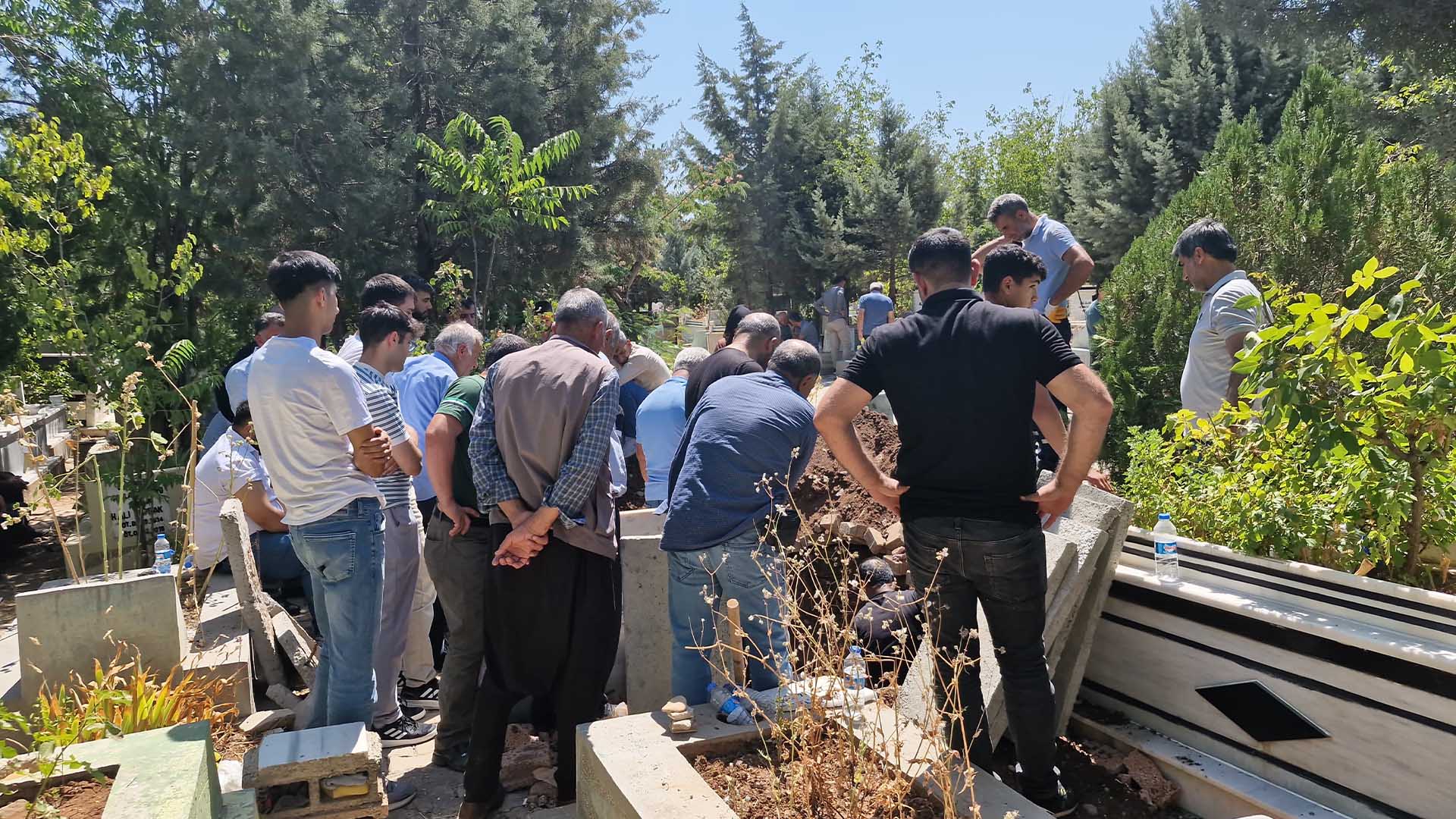 Diyarbakır’da 3 Kız Kardeş, Aynı Hastalıktan Dolayı Yaşamını Yitirdi 2