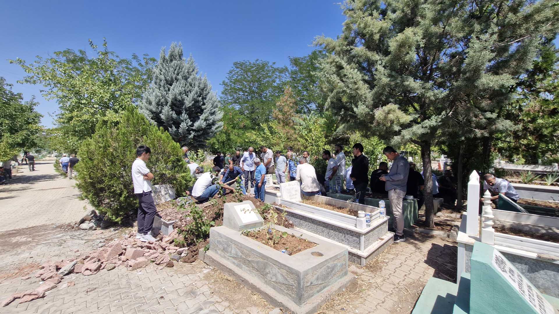Diyarbakır’da 3 Kız Kardeş, Aynı Hastalıktan Dolayı Yaşamını Yitirdi 3