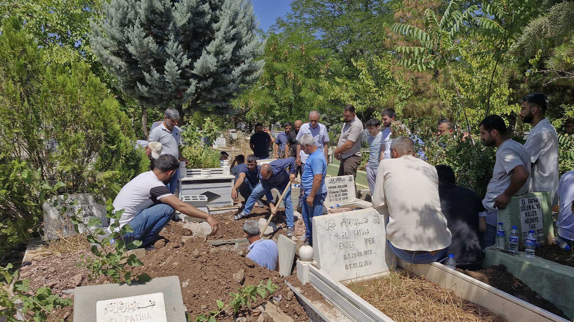 Diyarbakır’da 3 Kız Kardeş, Aynı Hastalıktan Dolayı Yaşamını Yitirdi 7