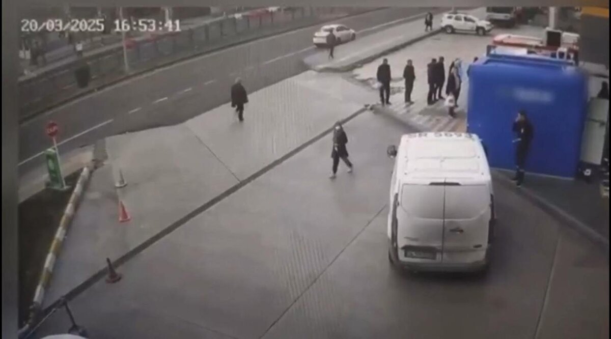 Diyarbakır’da Atm Dolandırıcılığı Yardım Bahanesiyle Vatandaşları Dolandıran Iki Şüpheli Tutuklandı (5)