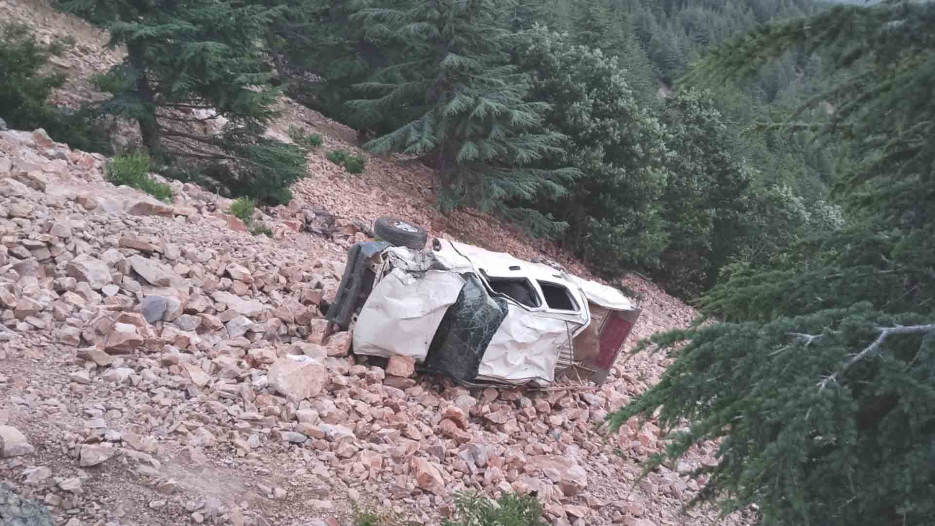 Haber Alınamayan Ailenin Aracı Uçuruma Yuvarlanmış 3 Ölü, 1 Yaralı 2