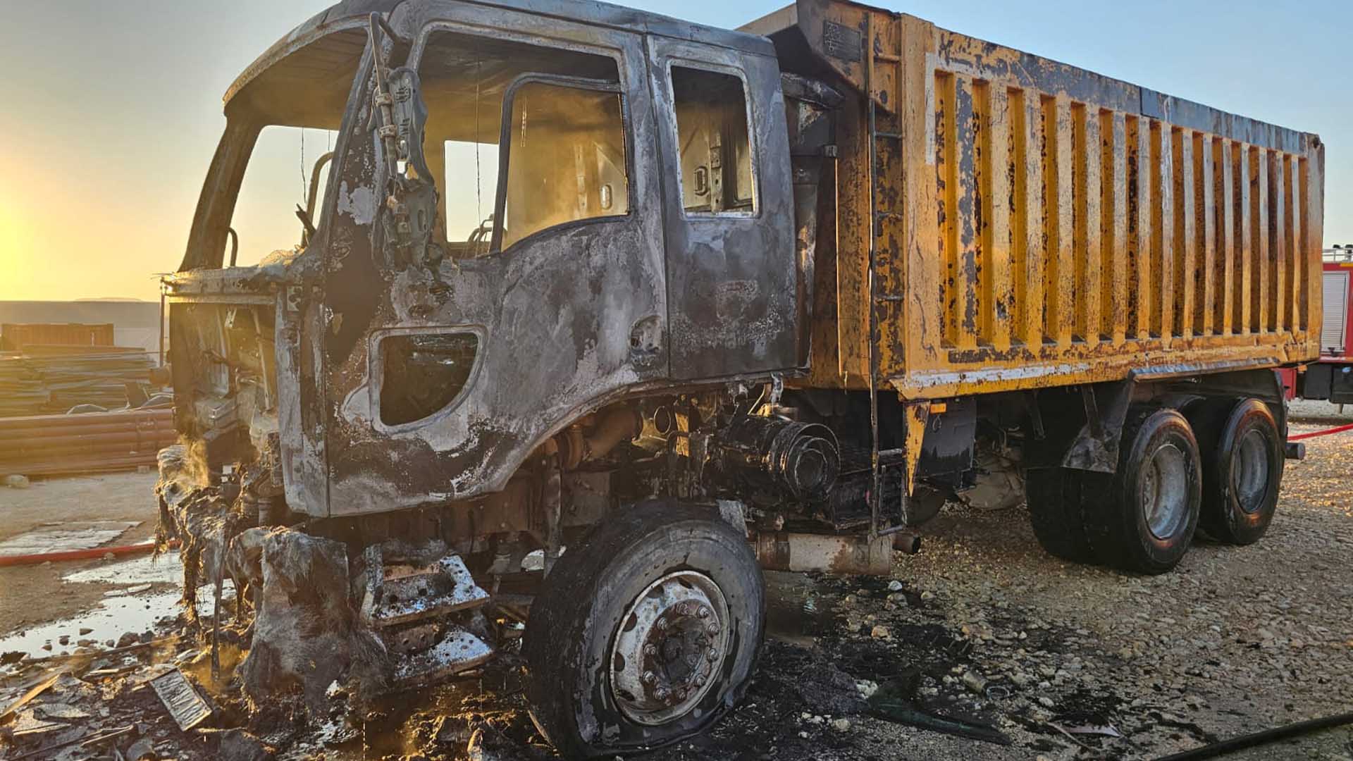 Mardin'de Park Halindeki Hafriyat Kamyonu Yandı 2