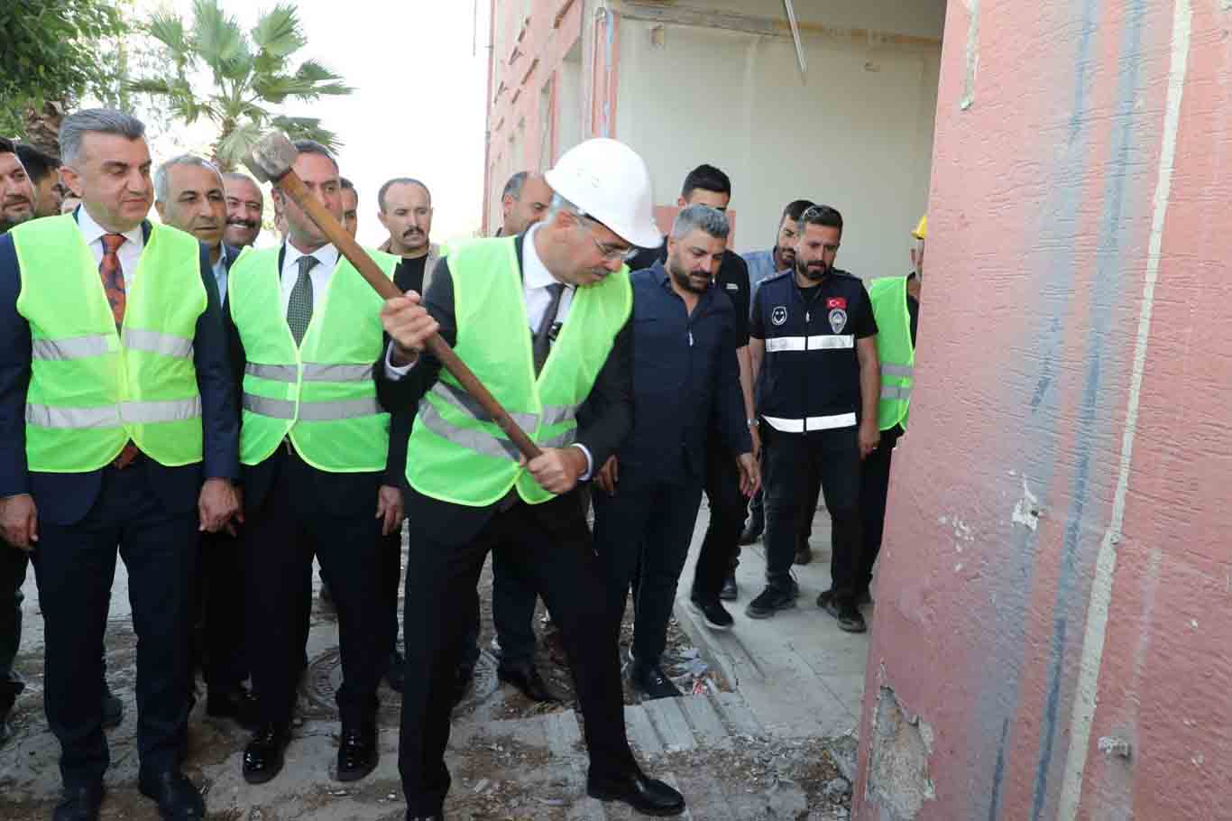 Şanlıurfa'da Isyanda 13 Mahkumun Öldüğü Cezaevi Yıkılıyor 1