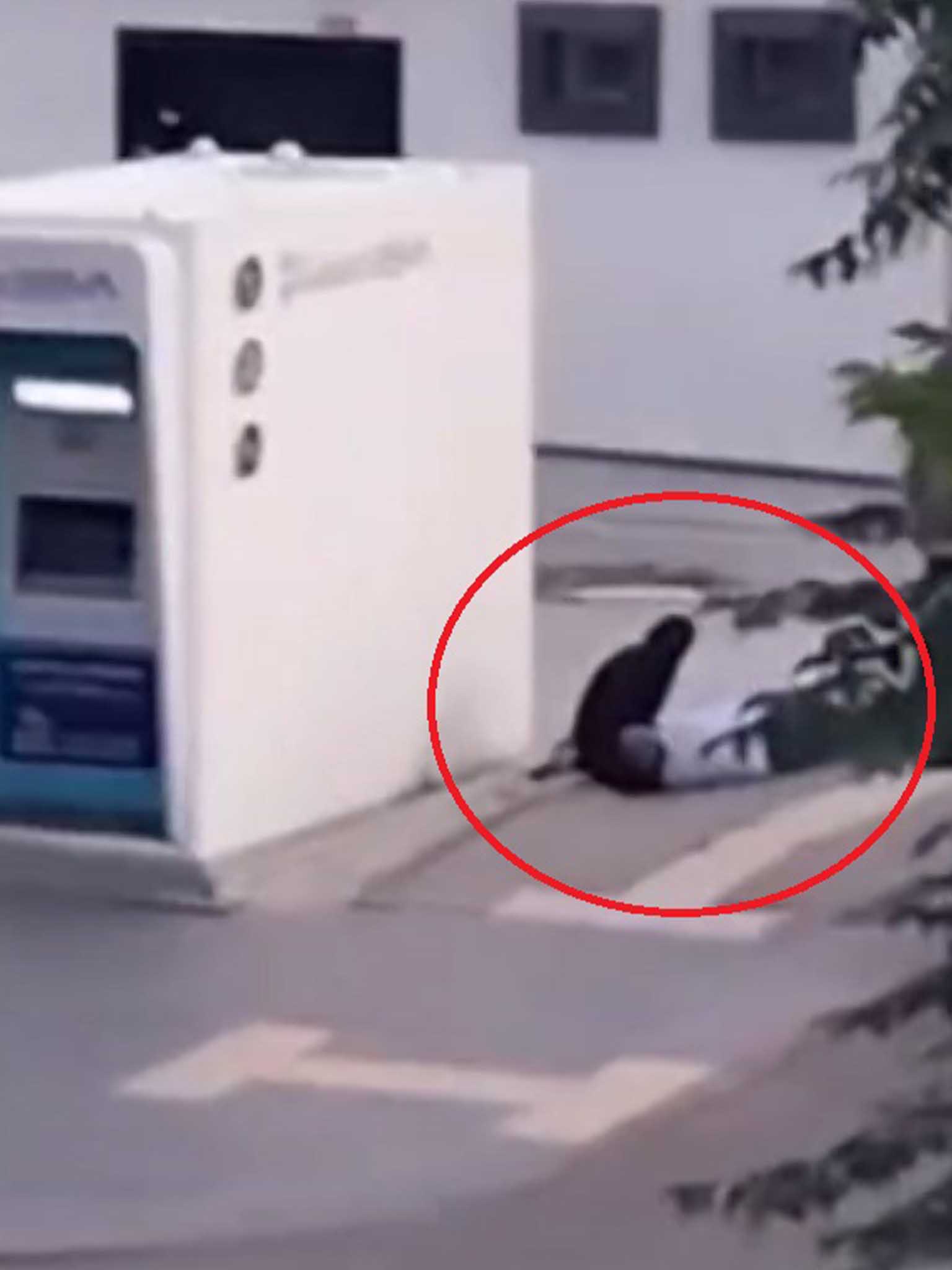 Ağlayan 7 Aylık Bebeğini Gezdirirken Kurşunların Hedefi Oldu 3