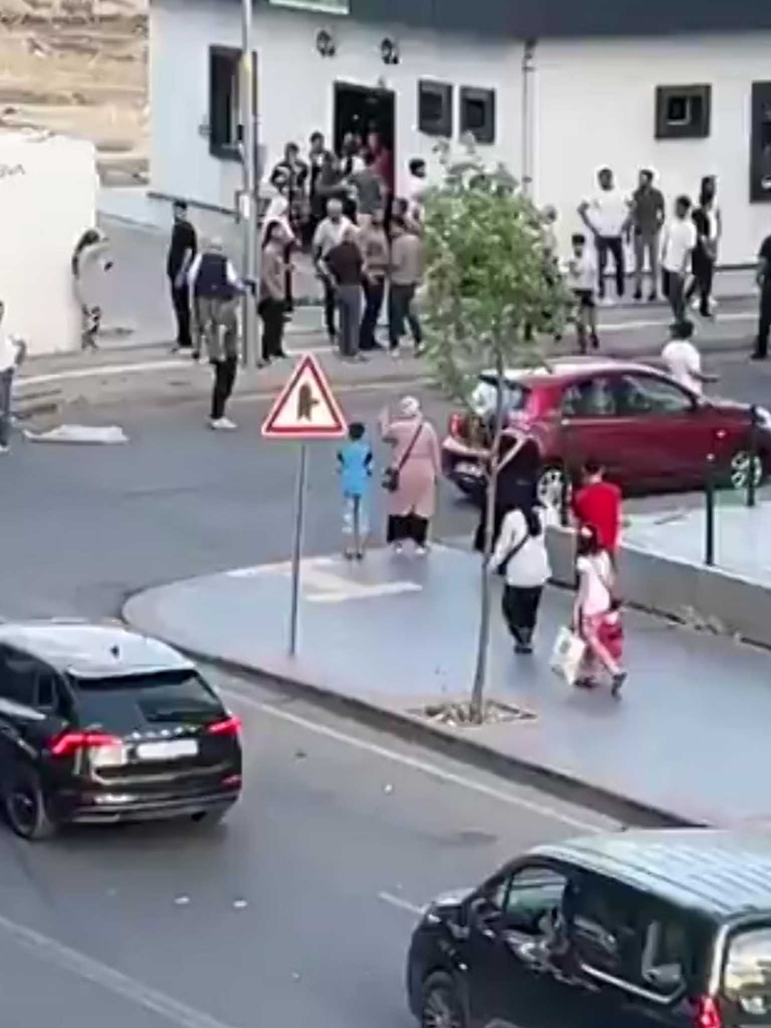 Ağlayan 7 Aylık Bebeğini Gezdirirken Kurşunların Hedefi Oldu 5
