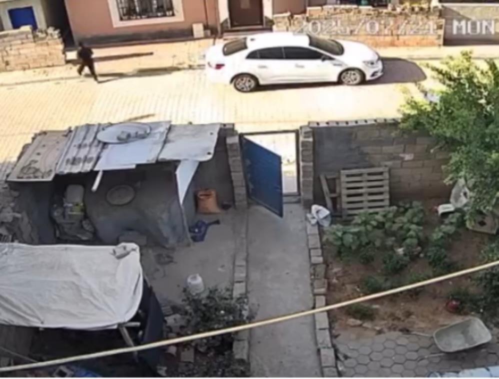 Bir Günde İki Hırsızlık 5 Bin Lira Çaldı Anbean Kamerada (2)
