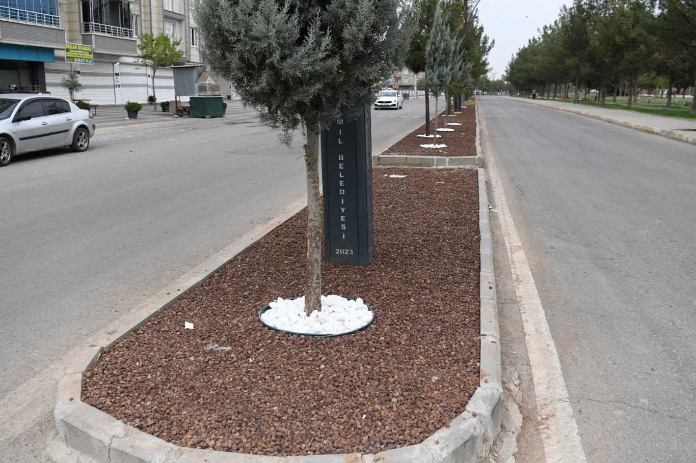 Bismil Belediyesi’nden Refüjlerde Estetik Düzenleme 4