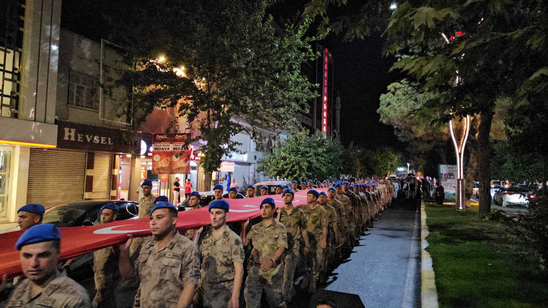 Bismil’de 15 Temmuz Darbe Girişiminin 9. Yılı Dolayısıyla Yürüyüş Düzenlendi 1