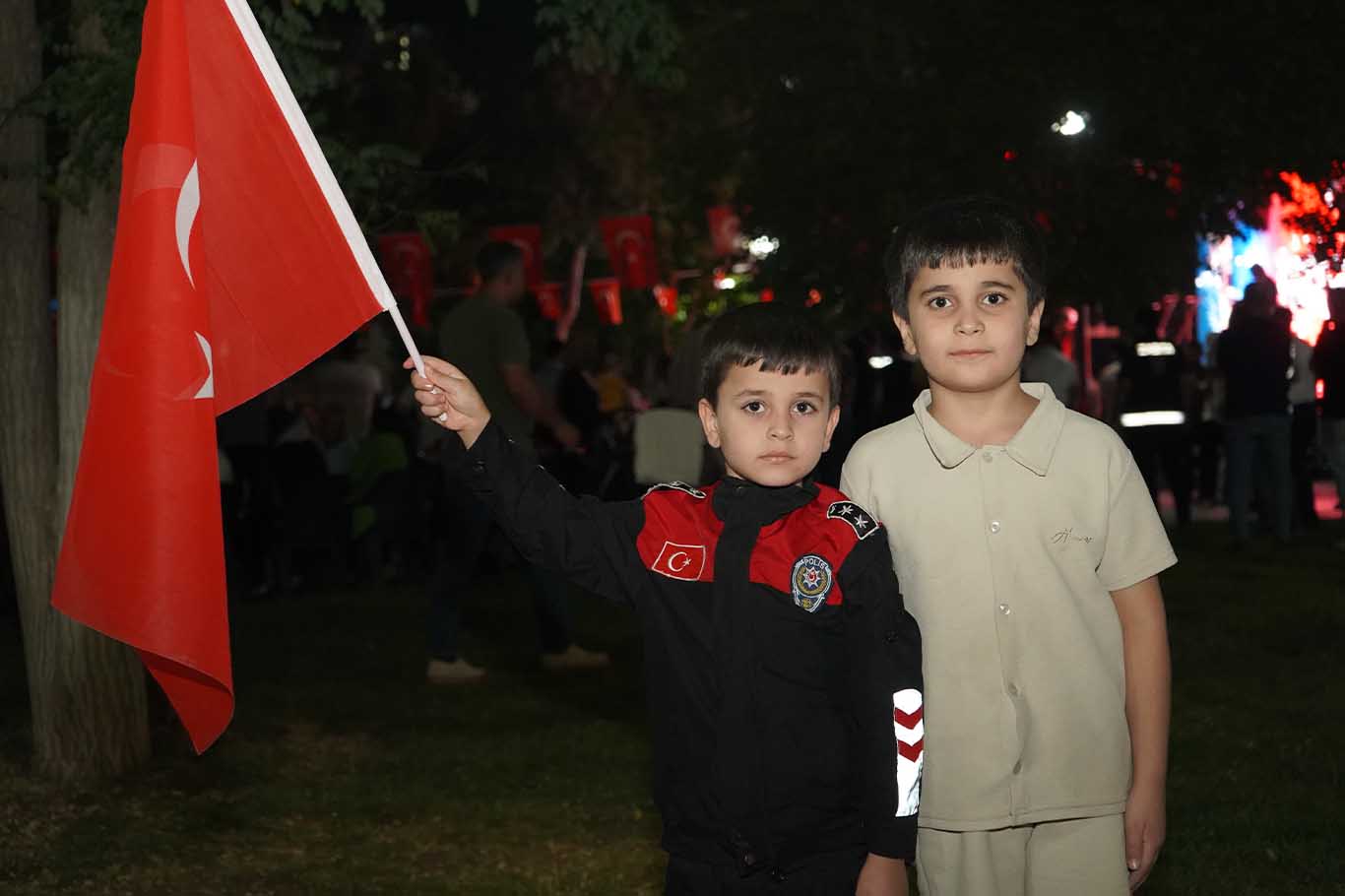 Bismil’de 15 Temmuz Zaferin Adı Türkiye Temasıyla Etkinlik Düzenlendi 14