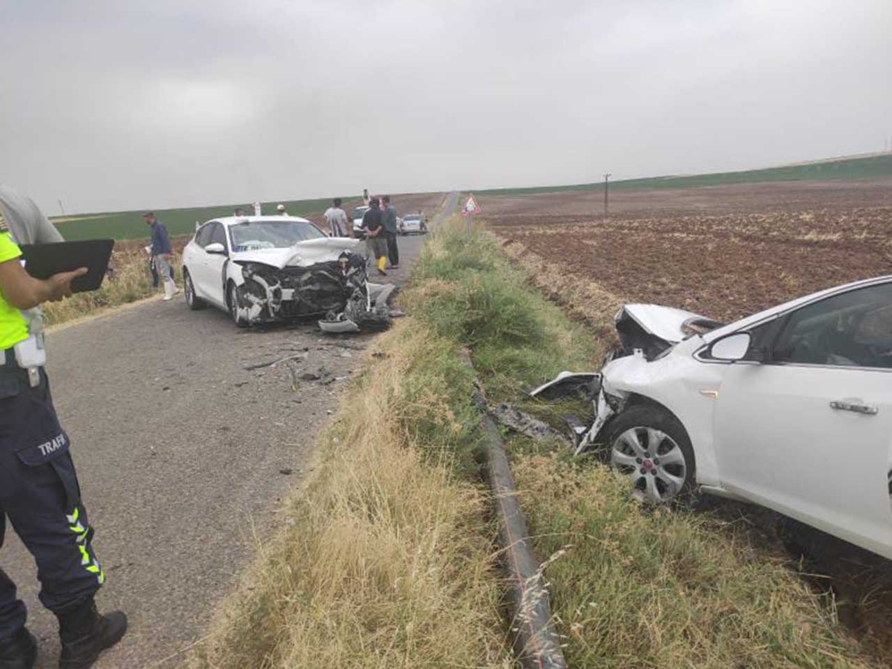 Bismil’de 2 Otomobil Kafa Kafaya Çarpıştı 1’I Ağır 5 Yaralı 6