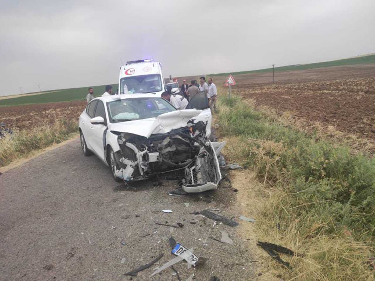 Bismil’de 2 Otomobil Kafa Kafaya Çarpıştı 1’I Ağır 5 Yaralı 7