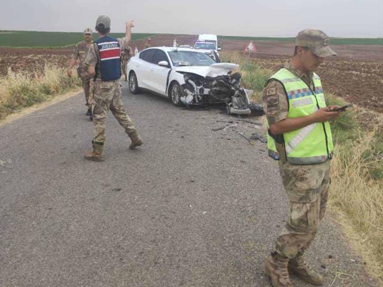 Bismil’de 2 Otomobil Kafa Kafaya Çarpıştı 1’I Ağır 5 Yaralı 9