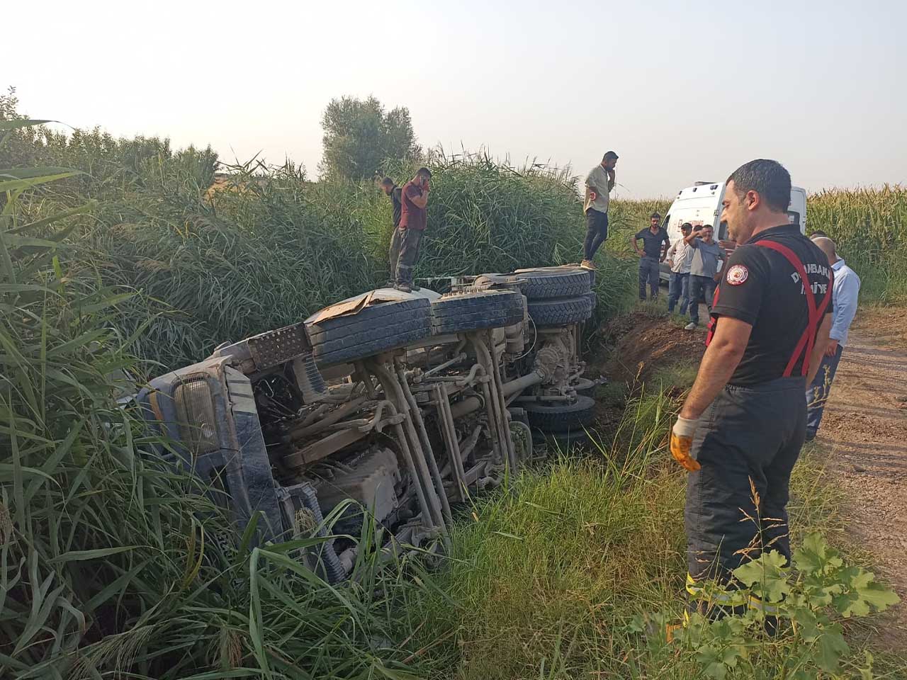 Bismil’de Beton Mikseri Sulama Kanalına Düştü 2 Yaralı 3