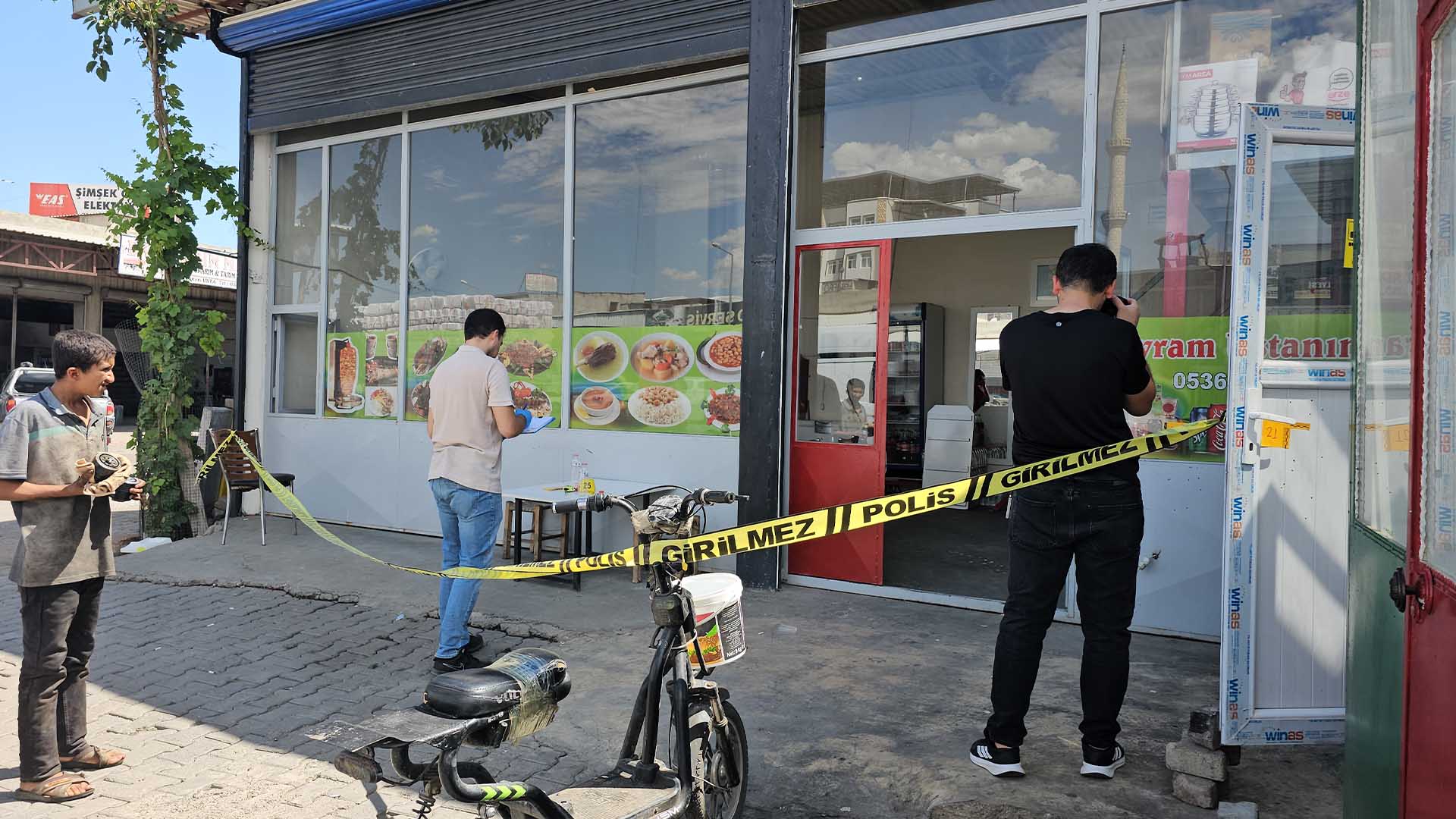 Bismil’de Silahlı Kavga Dönercide Oturan Uzman Çavuş Ve Döner Ustası Rastgele Yaralandı 1