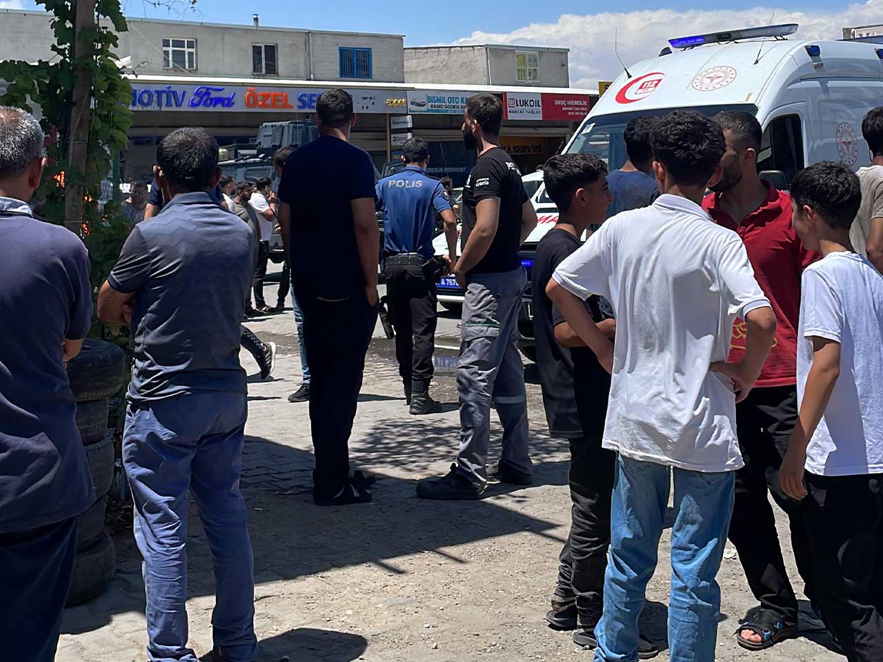 Bismil’de Silahlı Kavga Dönercide Oturan Uzman Çavuş Ve Döner Ustası Rastgele Yaralandı 5