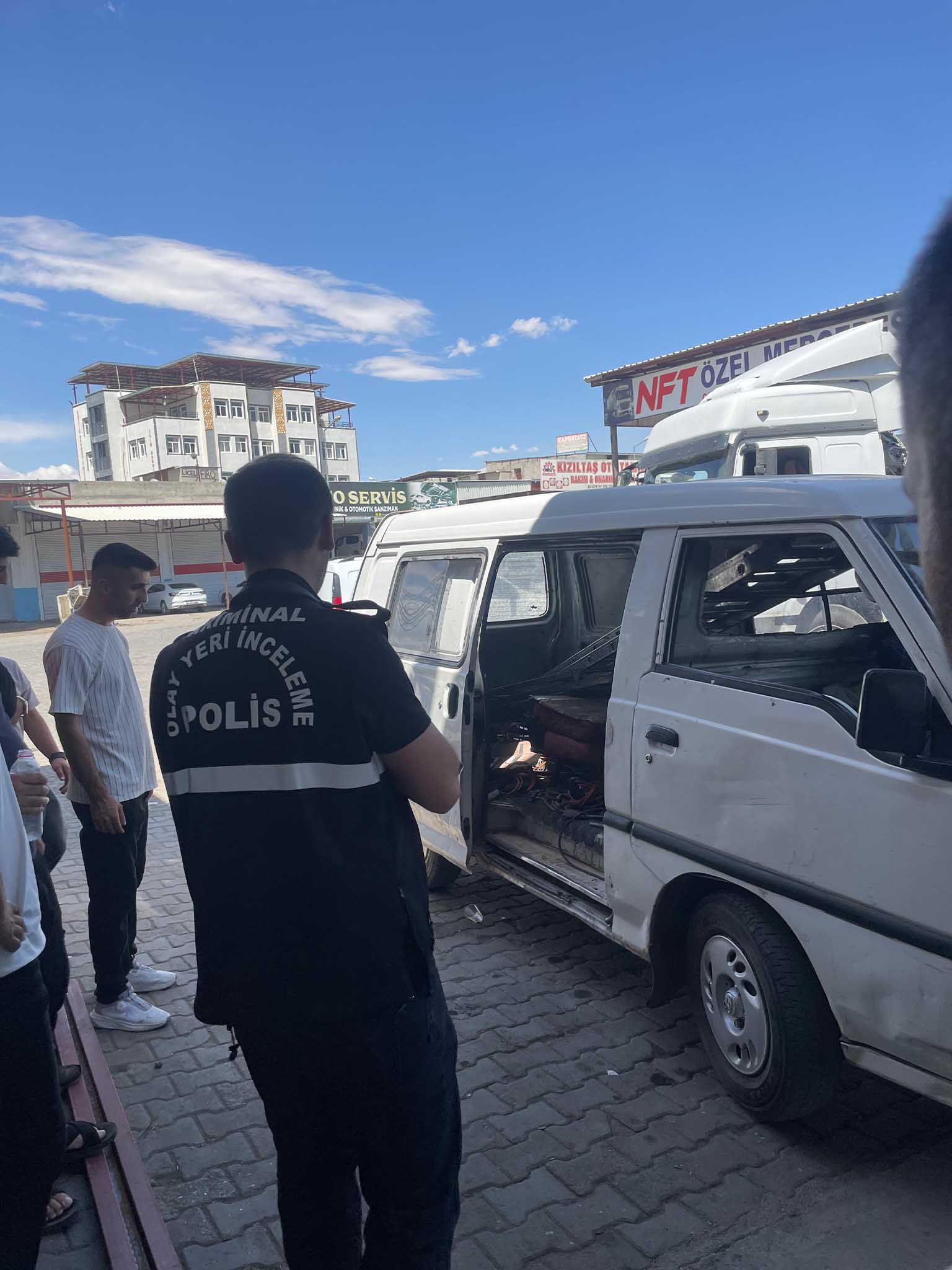 Bismil’de Silahlı Kavga Dönercide Oturan Uzman Çavuş Ve Döner Ustası Rastgele Yaralandı 7