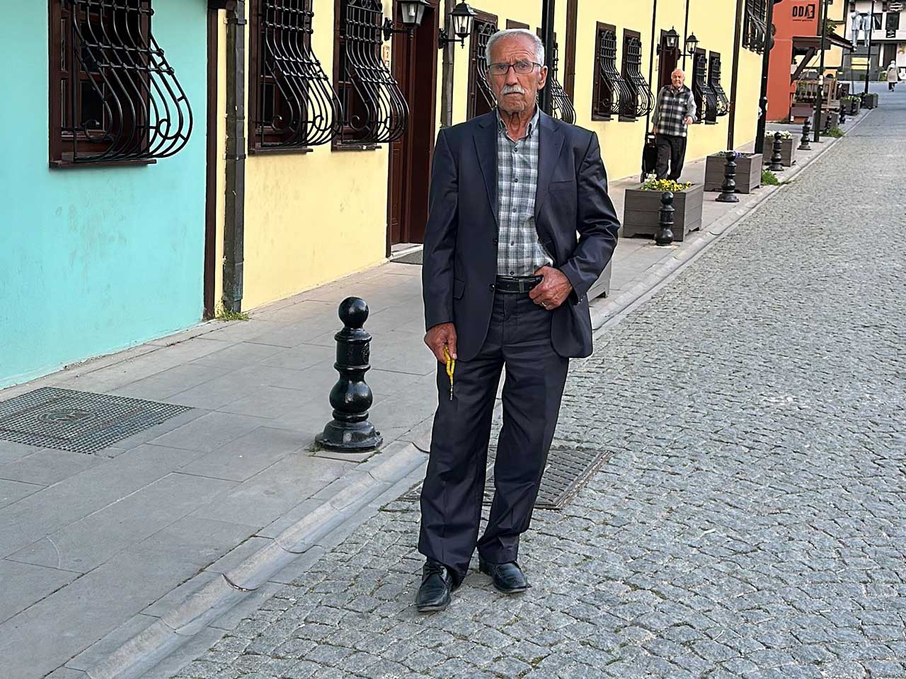 Cenazeyi Çıkarıp Yandaki Mezara Defnettiler 4