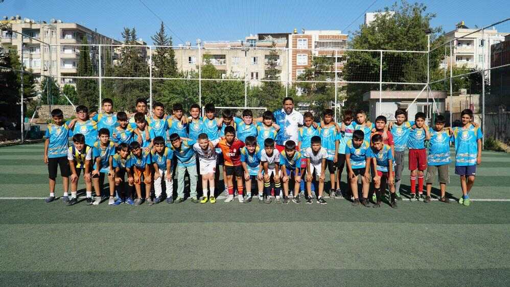 Çocuklar Sahada Parlıyor Yaz Futbol Kursu İlgi Görüyor (1)
