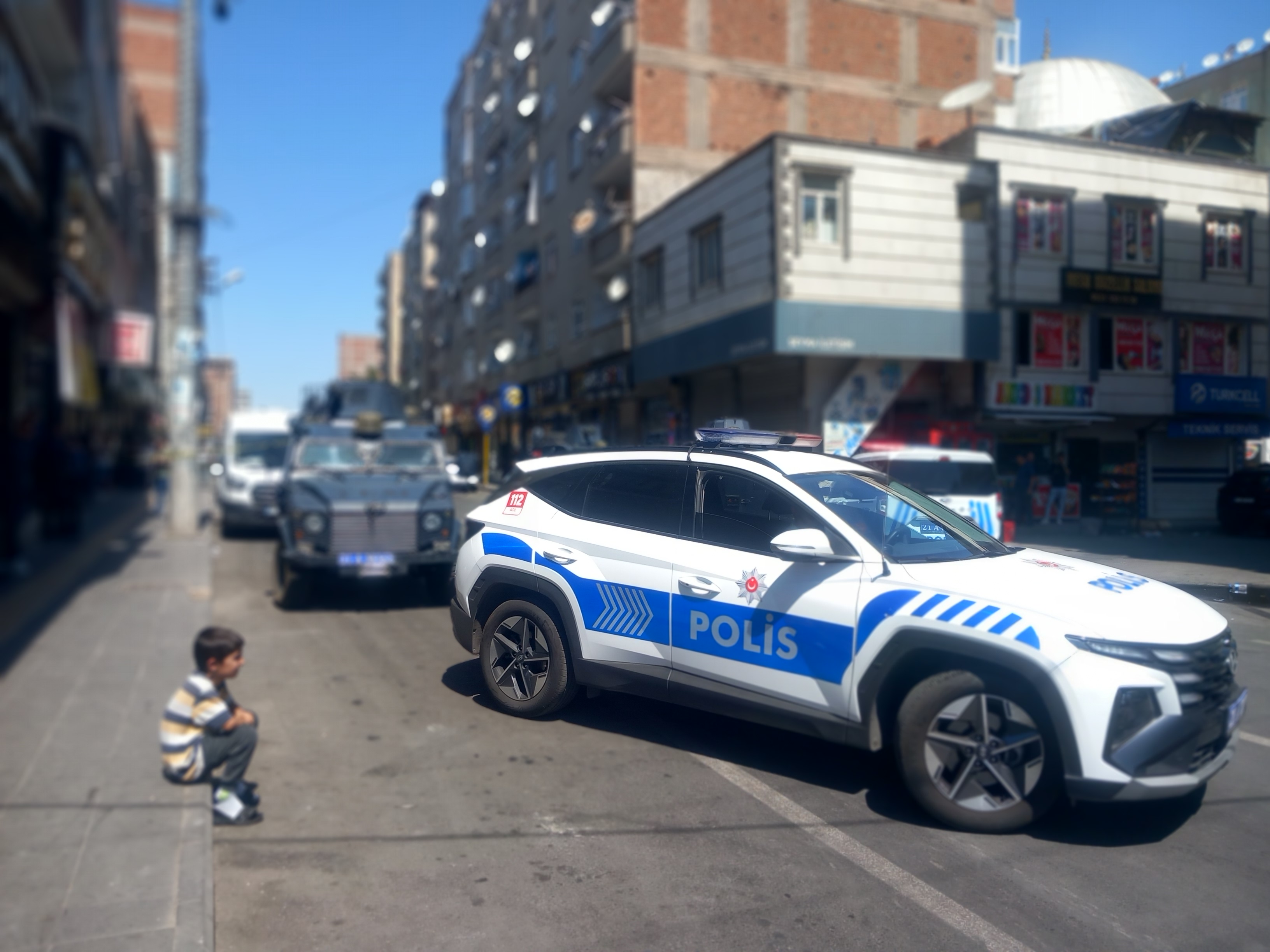 Diyarbakır Aile Içi Şiddet Ihbarına Giden Polislere Ateş Açıldı; 3 Yaralı (7)