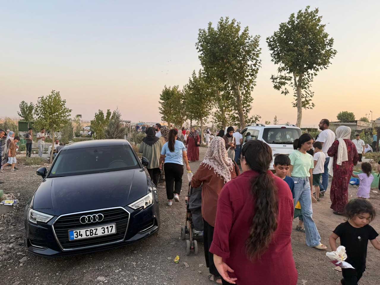 Diyarbakır Yeniköy Mezarlığı’nda Kirlilik Ve Düzensizlikler, Tepki Çekiyor 1