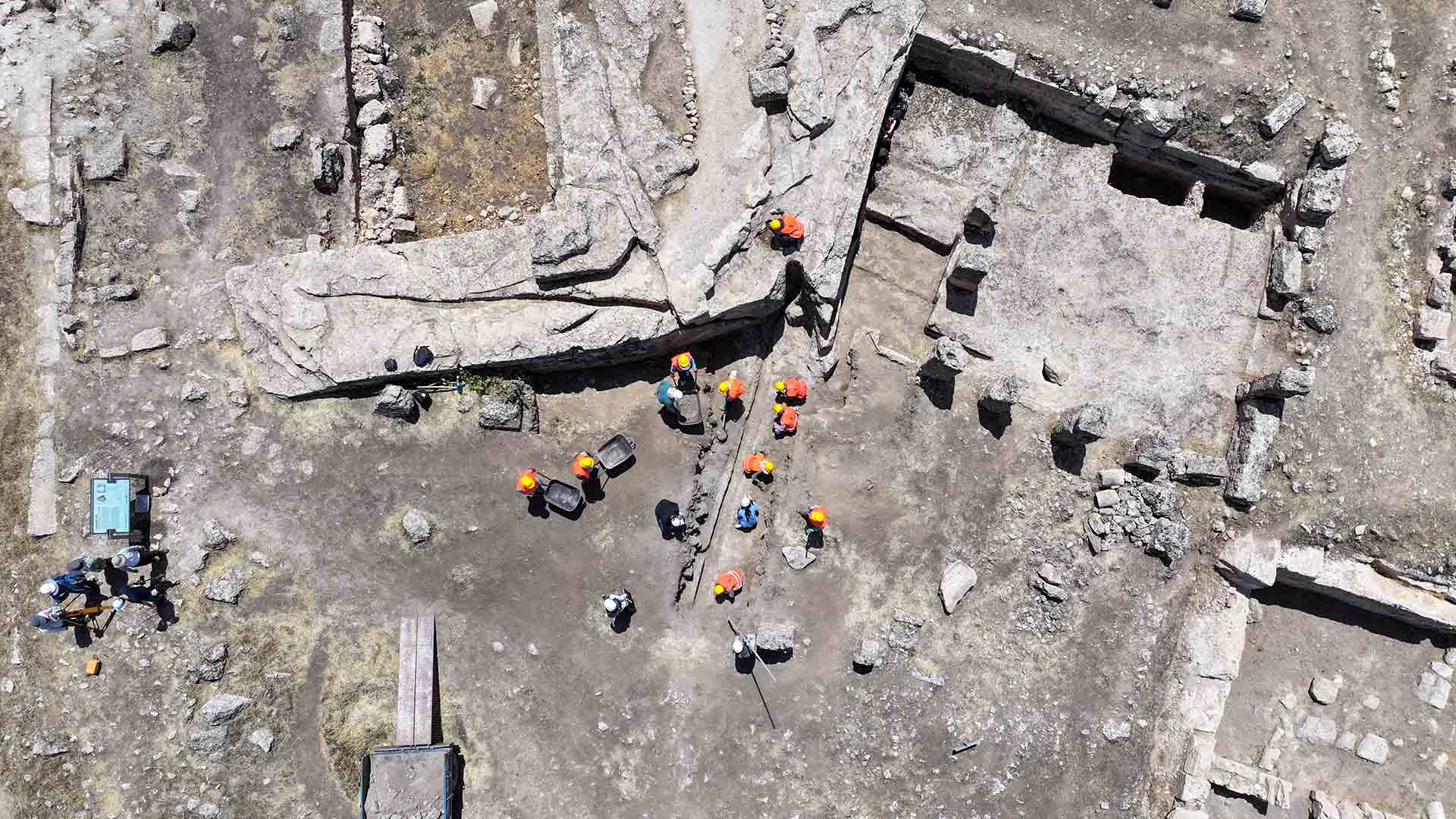 Diyarbakır’da 3 Bin Yıllık Zerzevan Kalesi'nde 1800 Yıllık Keşif 11