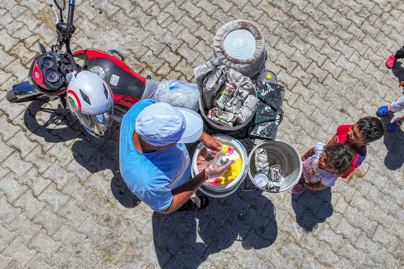 Diyarbakır’da 34 Yıldır Köy Çocuklarının Yüzünü Güldürüyor 16