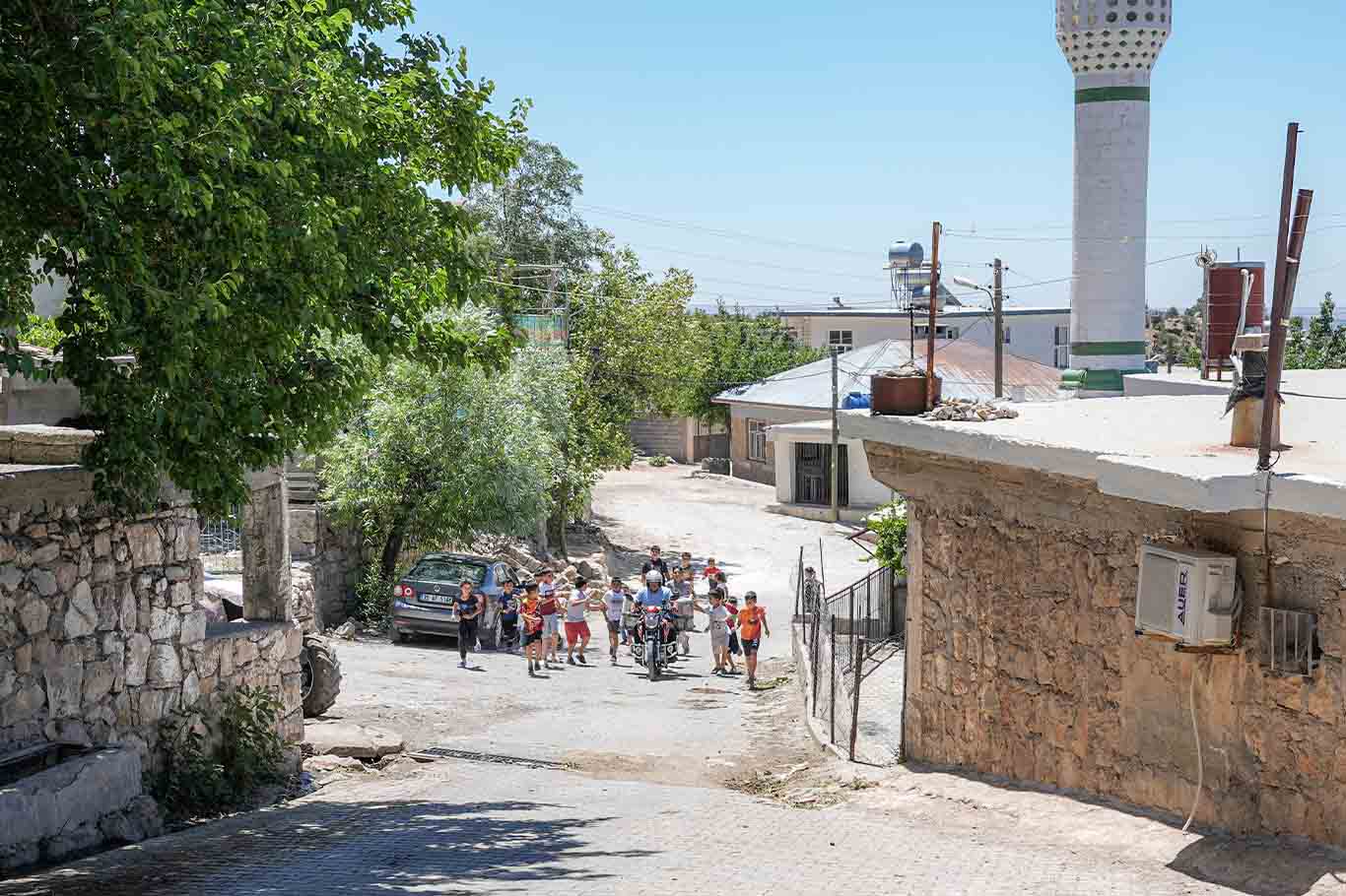 Diyarbakır’da 34 Yıldır Köy Çocuklarının Yüzünü Güldürüyor 9