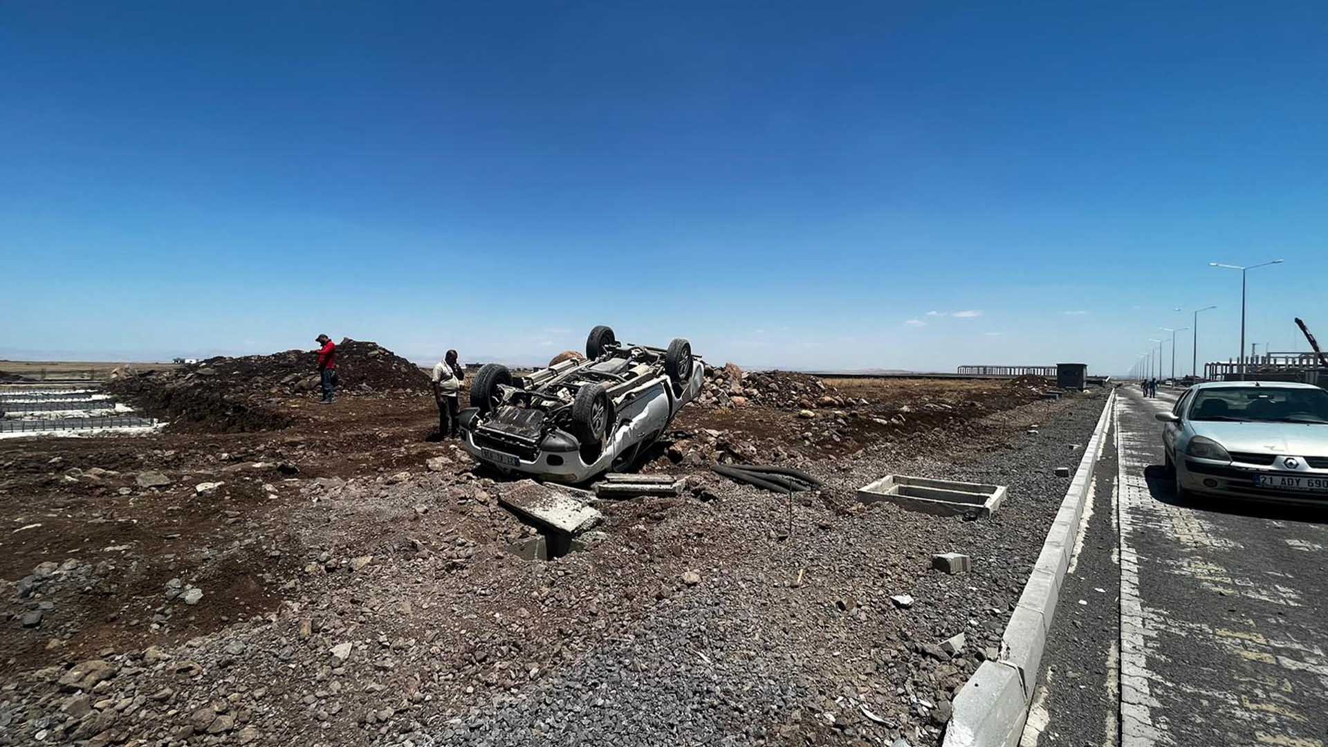 Diyarbakır’da Açık Bırakılan Rögar Kazaya Neden Oldu, Sürücü Yaralandı 1