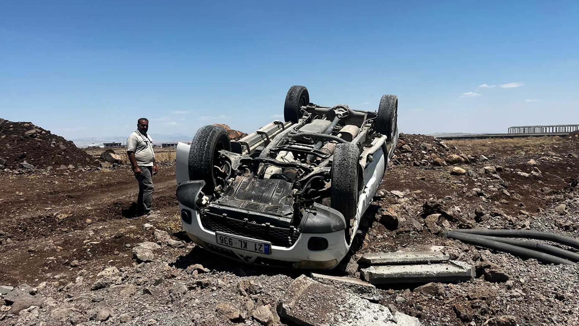 Diyarbakır’da Açık Bırakılan Rögar Kazaya Neden Oldu, Sürücü Yaralandı 4