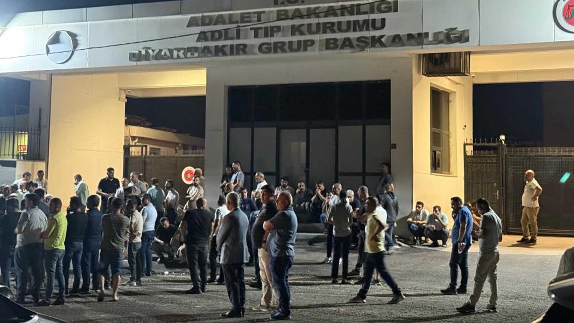 Diyarbakır'da Akraba Aileler Arasında Silahlı 'Arazi' Kavgası 2 Ölü 4