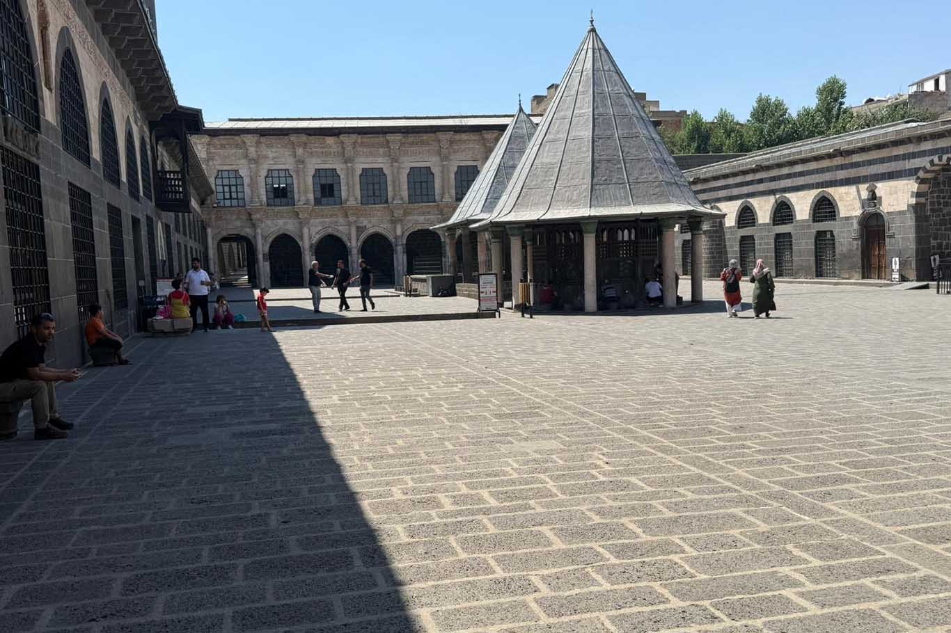 Diyarbakır’da Aşırı Sıcak Hava Hayatı Olumsuz Etkiliyor 3