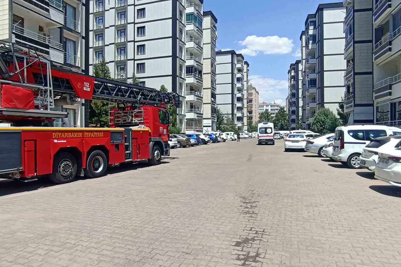 Diyarbakır'da Bir Sitede Yangın Paniği 1