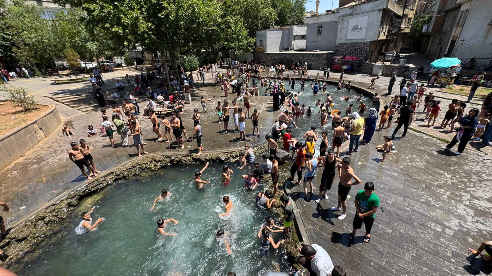 Diyarbakır’da Hava Sıcaklıkları 45 Dereceyi Geçti, Cadde Ve Sokaklar Boş Kaldı 3