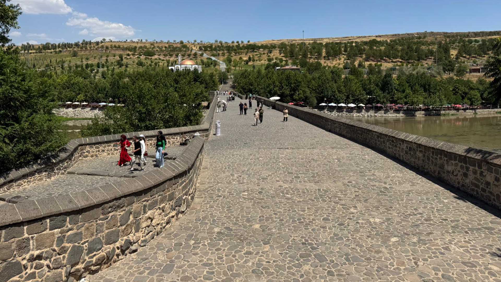 Diyarbakır’da Hava Sıcaklıkları 45 Dereceyi Geçti, Cadde Ve Sokaklar Boş Kaldı 4