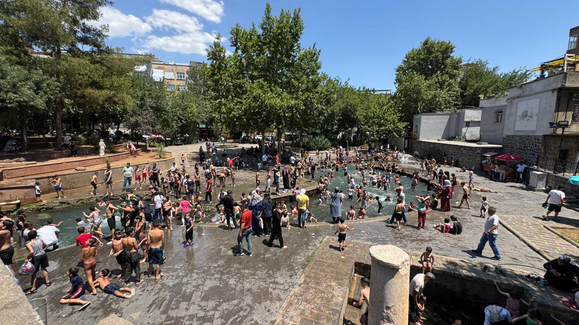 Diyarbakır’da Hava Sıcaklıkları 45 Dereceyi Geçti, Cadde Ve Sokaklar Boş Kaldı 7