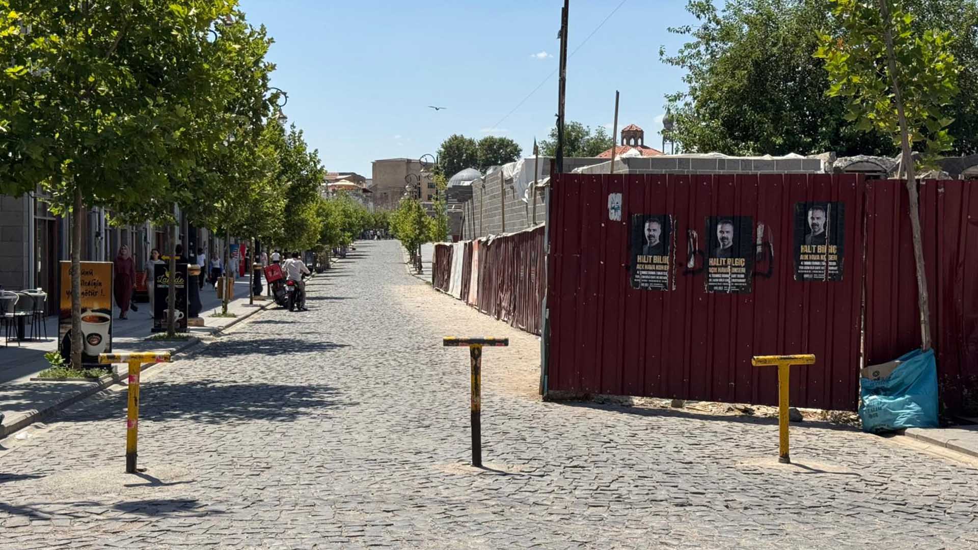Diyarbakır’da Hava Sıcaklıkları 45 Dereceyi Geçti, Cadde Ve Sokaklar Boş Kaldı 9