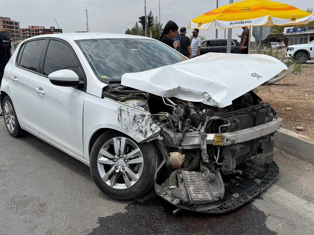 Diyarbakır’da Kamyonet Ile Otomobil Çarpıştı 2 Yaralı 2
